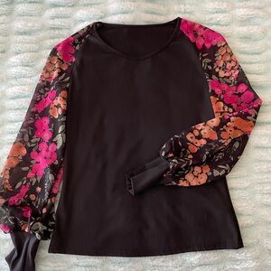 Lantern sleeve top small